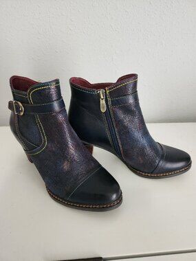 L'artiste Captivate Leather Bootie